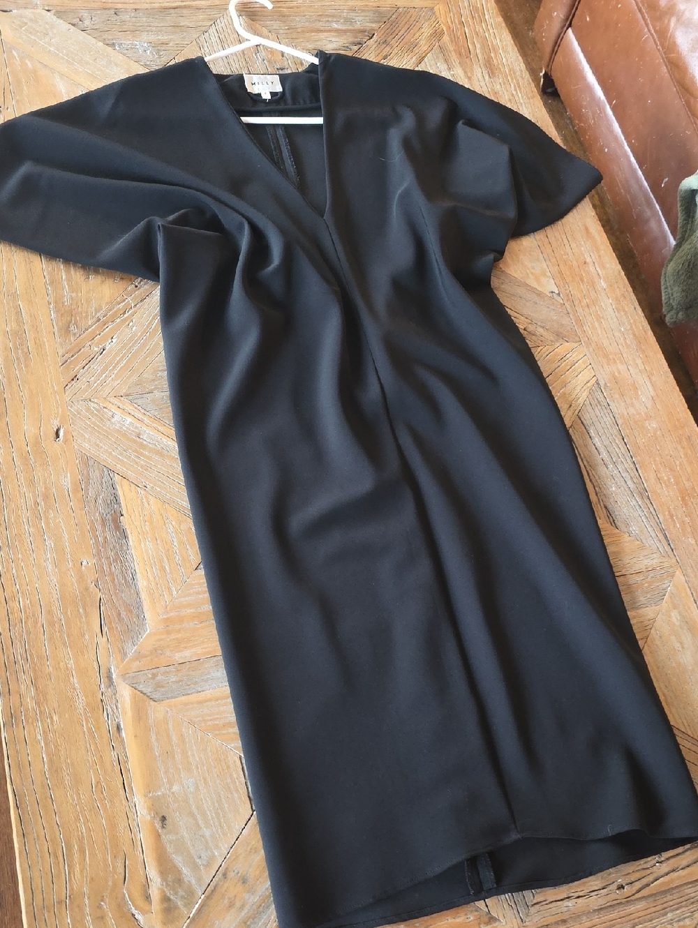 Gorgeous MILLY Vneck midi Dress! S